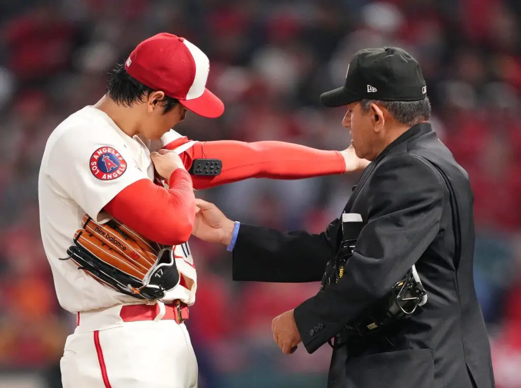 Umpire intentó descubrir trampa de Shohei Ohtani y se disculpó